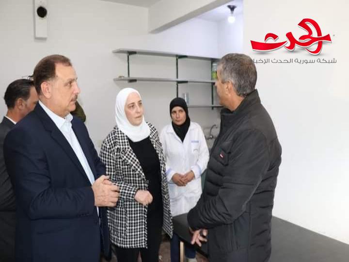 في إطار الجهود الحكومية لتأمين احتياجات العائلات الوافدة من حلب.. السباعي وخليل يتفقدان مركز الإقامة في الحرجلة