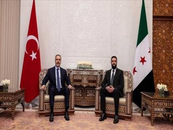القائد أحمد الشرع يستقبل بدمشق وزير الخارجية التركي هاكان فيدان 