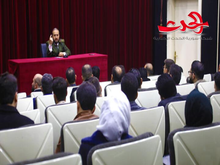 وزير الدفاع يلتقي عدد من الإعلاميين في جلسة حوارية