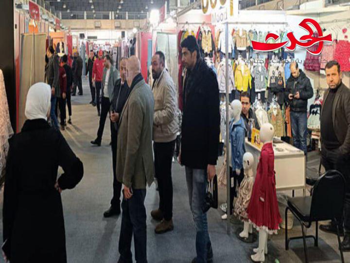 في يومه الثاني .. معرض خان الحرير يشهد إقبالاً كثيفاً
