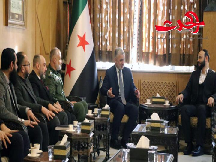 وزير الداخلية يبحث مع محافظ حلب وضباط الشرطة سبل تعزيز الاستقرار في المحافظة