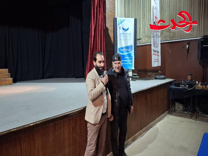 عمل مسرحي هادف لفريق حمص التطوعي بالتعاون مع فرقة هابي ماجيك