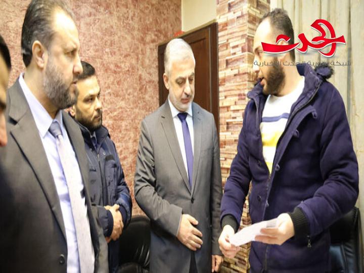 "وزير الداخلية": يزور دائرة الهجرة والجوازات في دمشق