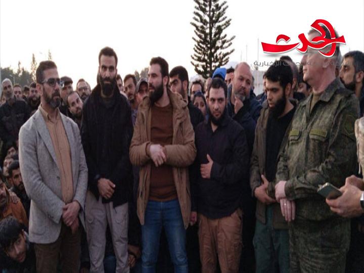 وفد من إدارة منطقة جبلة وإدارة الأمن العام يلتقي الأهالي في مطار حميميم