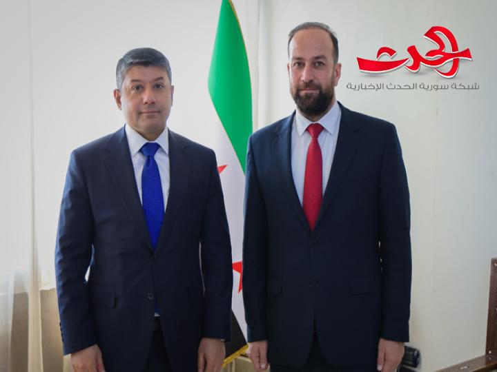 وزير الإعلام والقائم بأعمال سفارة أذربيجان يناقشان آفاق التعاون في المجال الإعلامي