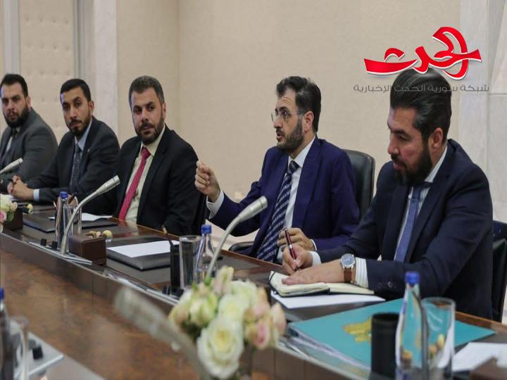 الرئيس الشرع يلتقي مع وزير الاتصالات لبحث سبل تطوير خدمات الاتصالات في البلاد