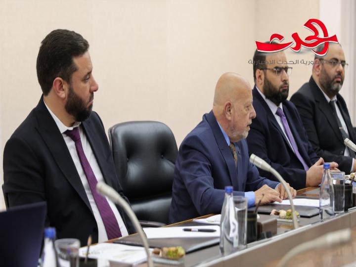 الرئيس الشرع يناقش مع وزير الاقتصاد هيكلية الوزارة و آليات عملها