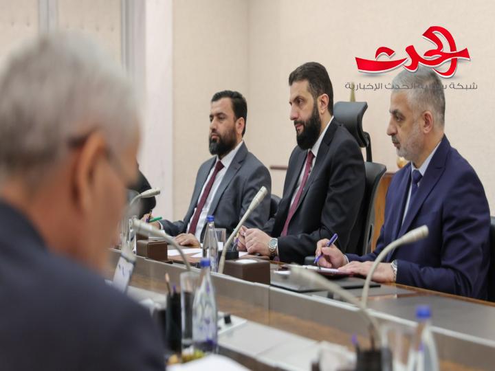 الرئيس الشرع يناقش مع وزير الاقتصاد هيكلية الوزارة و آليات عملها