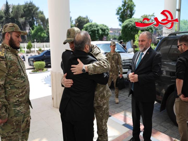 وزير الدفاع يستقبل وفداً من وزارة الدفاع التركية