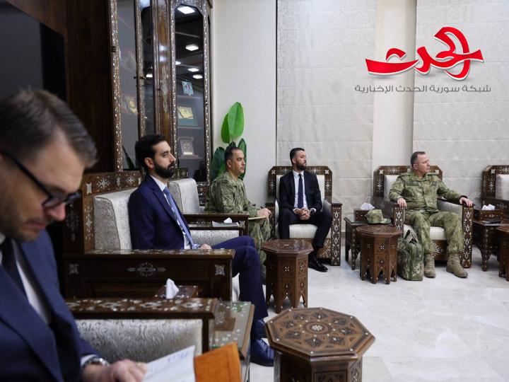 وزير الدفاع يستقبل وفداً من وزارة الدفاع التركية