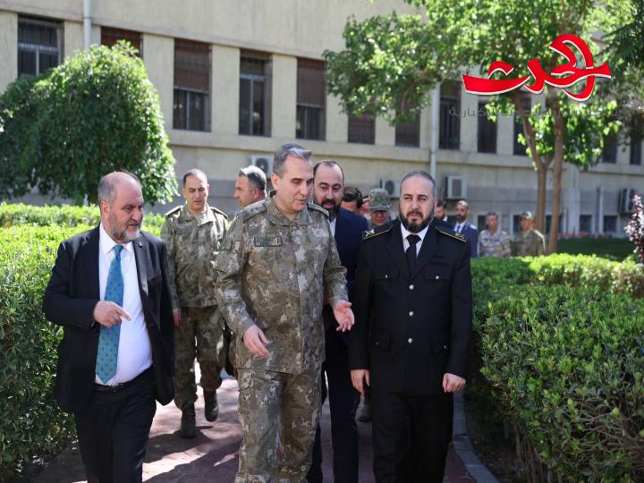 وزير الدفاع يستقبل وفداً من وزارة الدفاع التركية