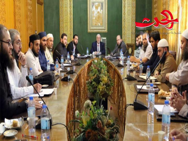 وزير الأوقاف يترأس اجتماعاً لتطوير العمل الدعوي في المساجد