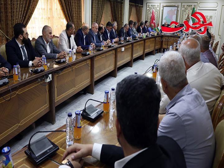 محافظ درعا يستقبل وفداً أردنياً برئاسة محافظ إربد 