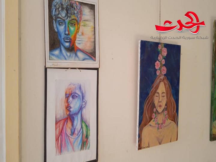 30 تجربة فنية شابة بمعرض للهواة لدعم للمواهب الشابة بحمص