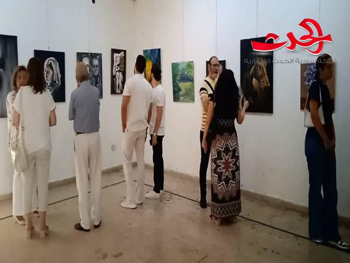 30 تجربة فنية شابة بمعرض للهواة لدعم للمواهب الشابة بحمص