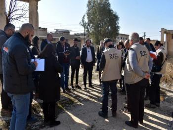 وفد من وزارة التربية والمنظمات الدولية يطلع على واقع المدارس المدمرة في حماة 