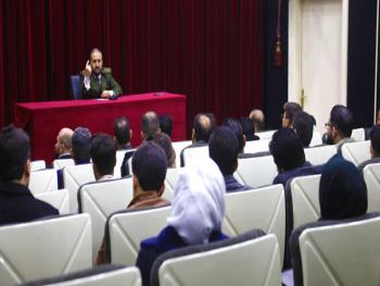 وزير الدفاع يلتقي عدد من الإعلاميين في جلسة حوارية