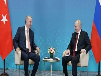 أردوغان يؤكد لبوتين أهمية التعاون لتحقيق الاستقرار في سوريا ورفع العقوبات عنها