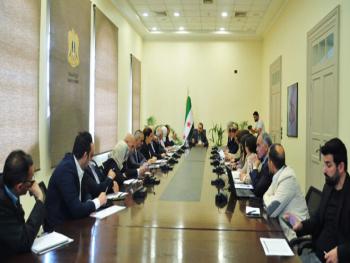وزير السياحة يناقش مع المديرين المركزيين إعادة هيكلة الوزارة