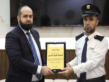 تكريم شرطي مرور في دمشق لحسن تصرفه والتزامه المهني رغم تعرضه لاعتداء لفظي